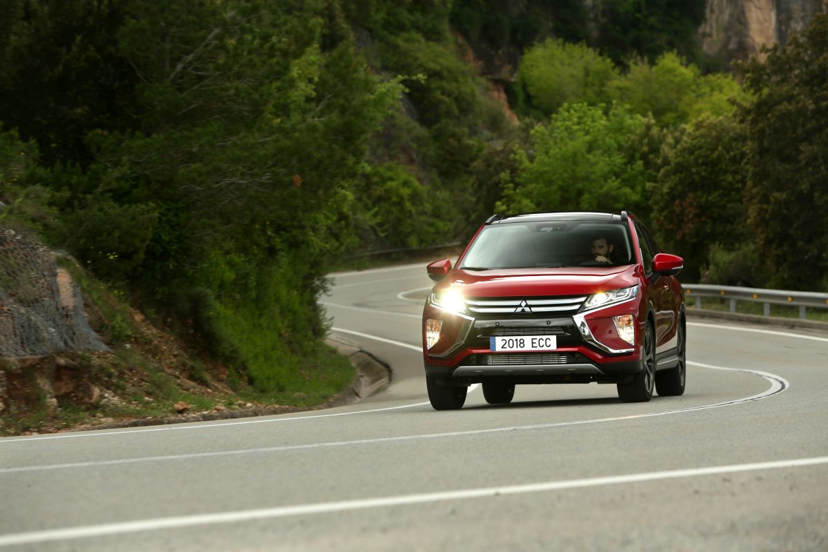 Mitsubishi Eclipse Cross. Apoyo en curva
