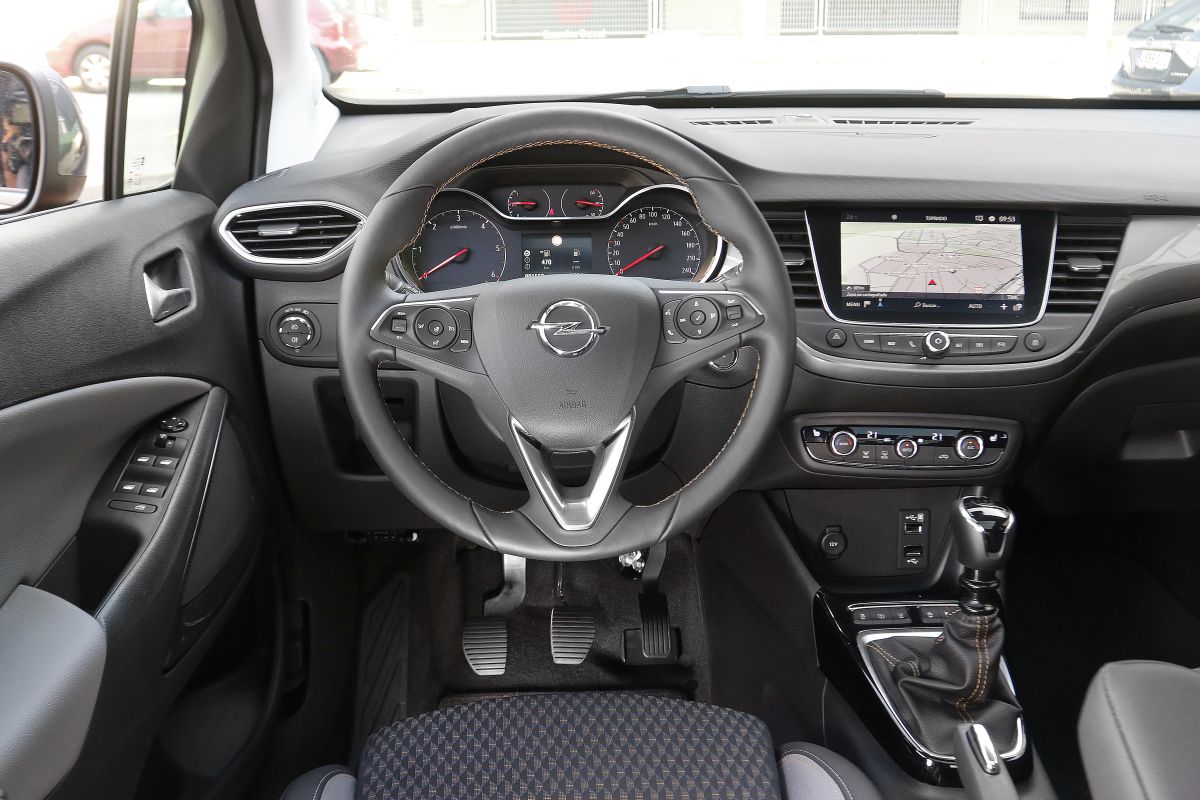 Opel Crossland X 1.6 CDTi 120 CV. Salpicadero