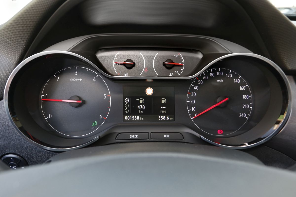 Opel Crossland X 1.6 CDTi 120 CV. Relojes