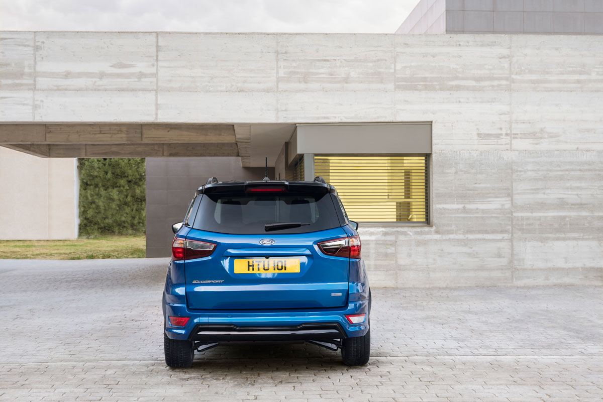 Ford EcoSport 2017-trasera