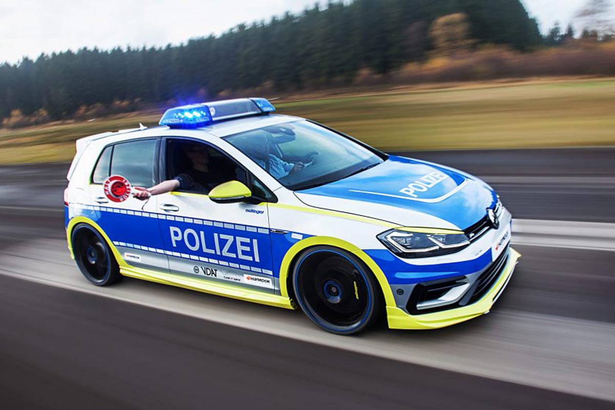 Volkswagen Golf 400 R Policia lateral movimiento
