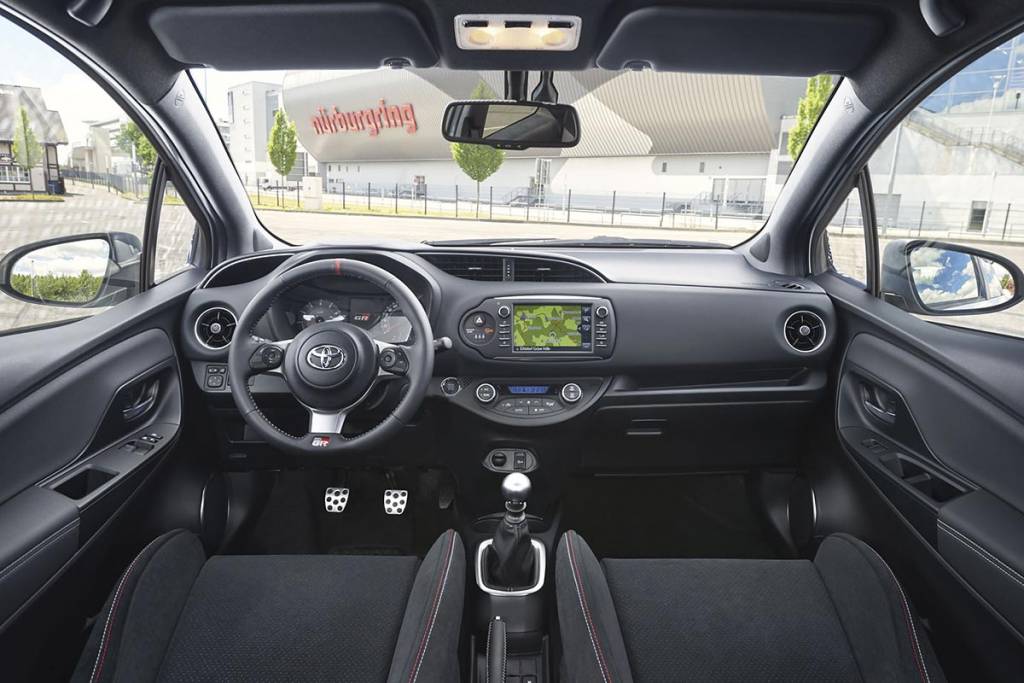 interior Toyota Yaris GRMN