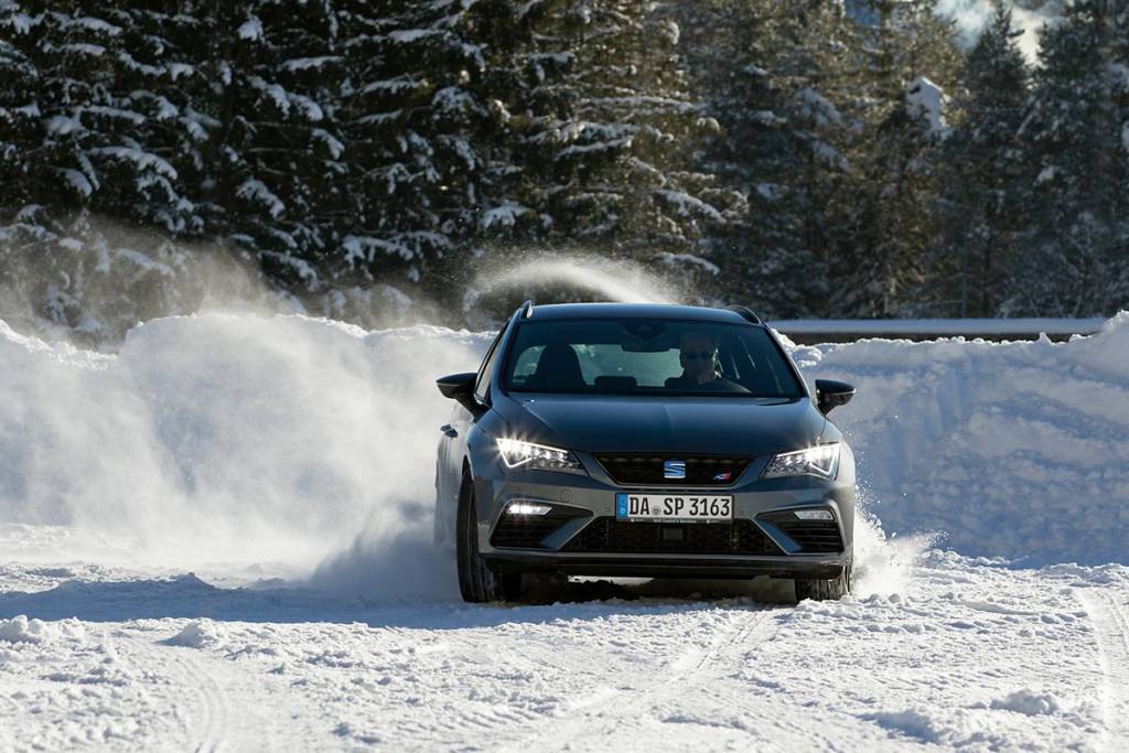 conducción en hielo con SEAT León CUPRA ST