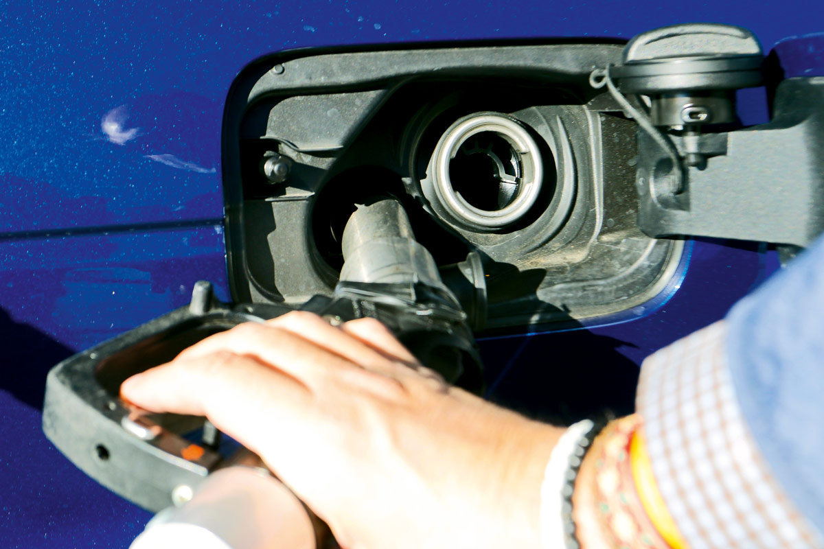 Prueba Audi A4 Avant g-tron, detalle boca de llenado