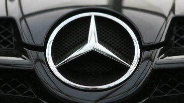 Mecedes sopesa retirar sus sedes de Cataluña