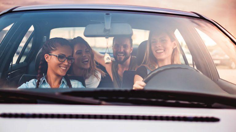 cosas que los millennials no saben hacer en el coche