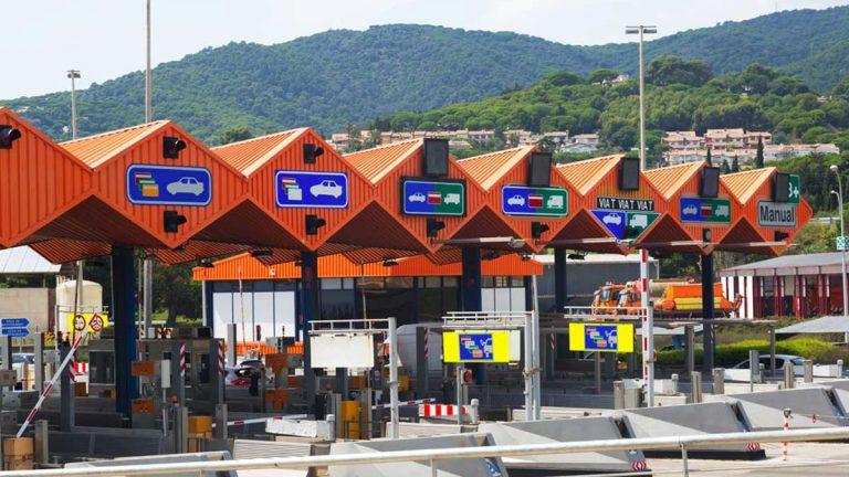 Los CDR desmontan las barreras de los peajes de la AP-7