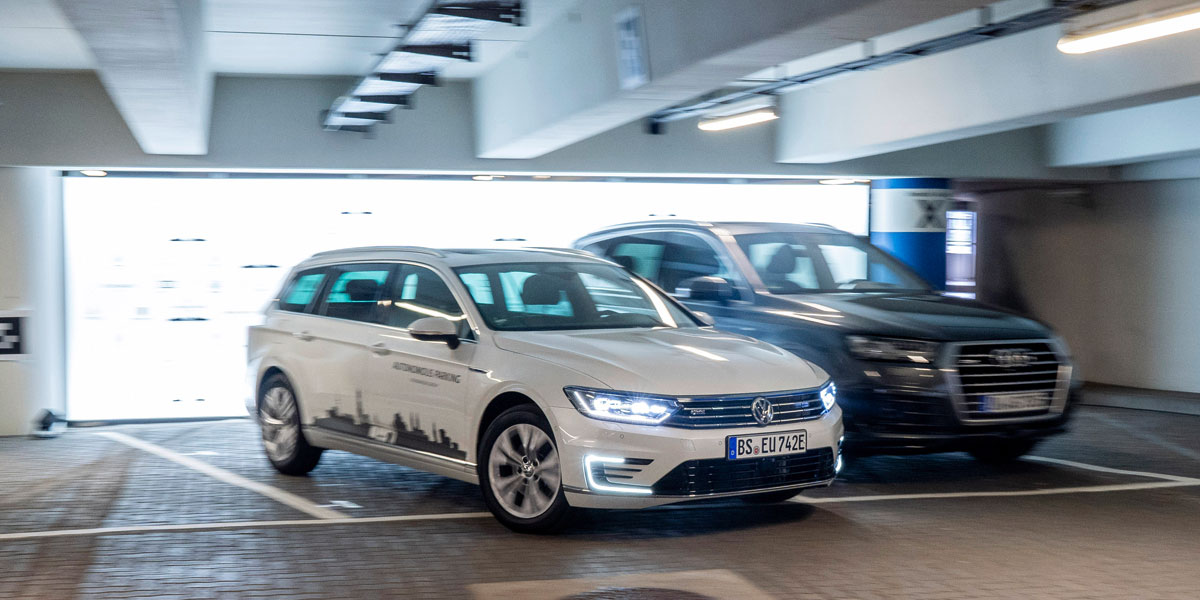 Volkswagen que aparcan solos en pruebas