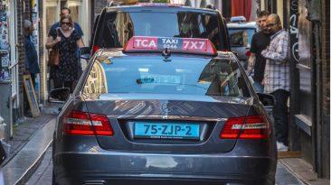 Taxi matrícula azul