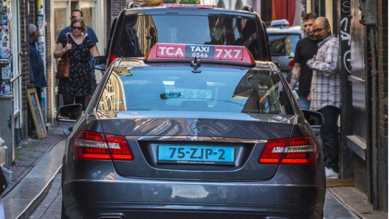 Taxi matrícula azul