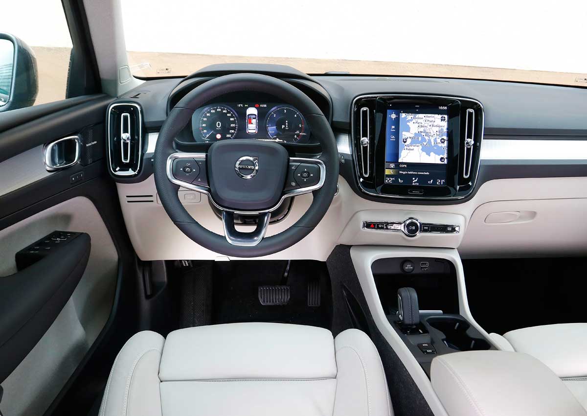 Volvo XC40 Momentum D4 AWD