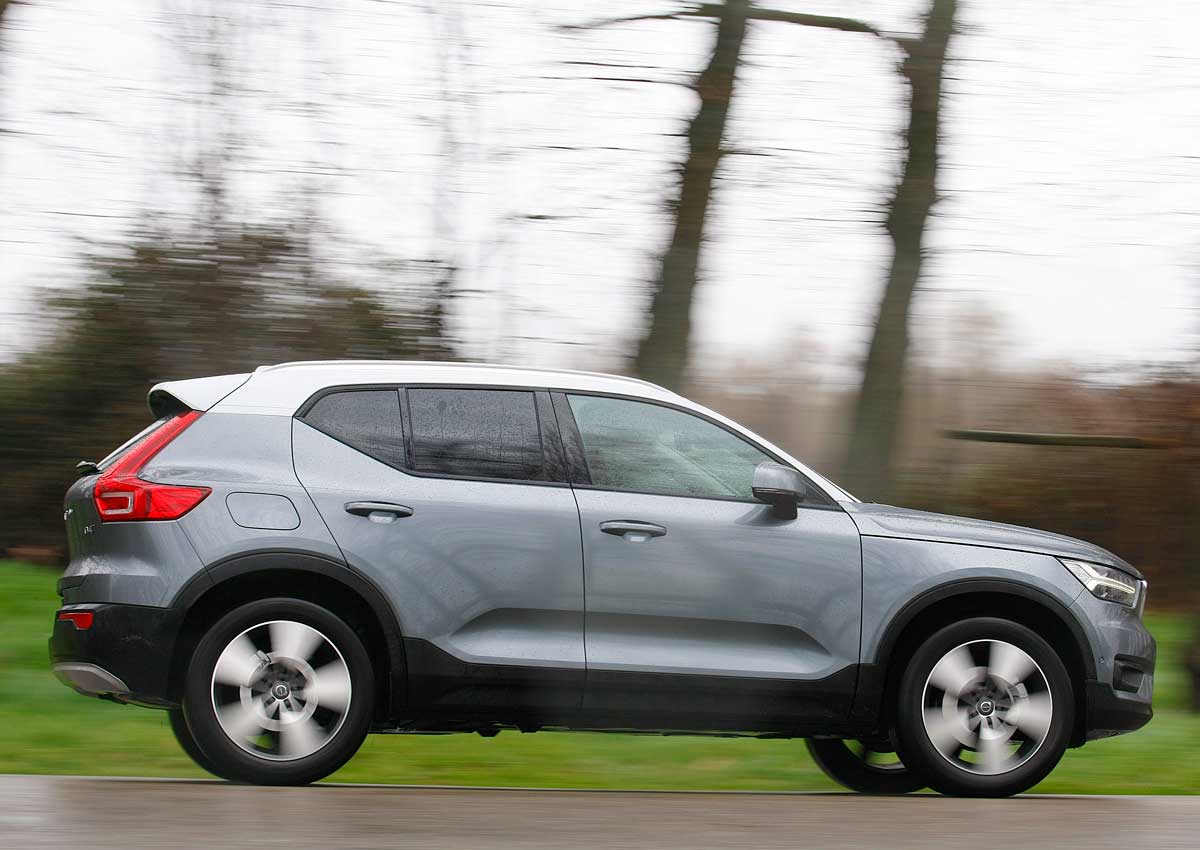 Volvo XC40 Momentum D4 AWD
