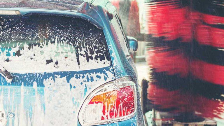 ¿Se puede meter un coche eléctrico en un túnel de lavado?