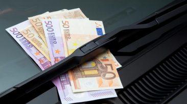 El motivo por el que no debes coger el billete de 50 euros que veas en tu coche