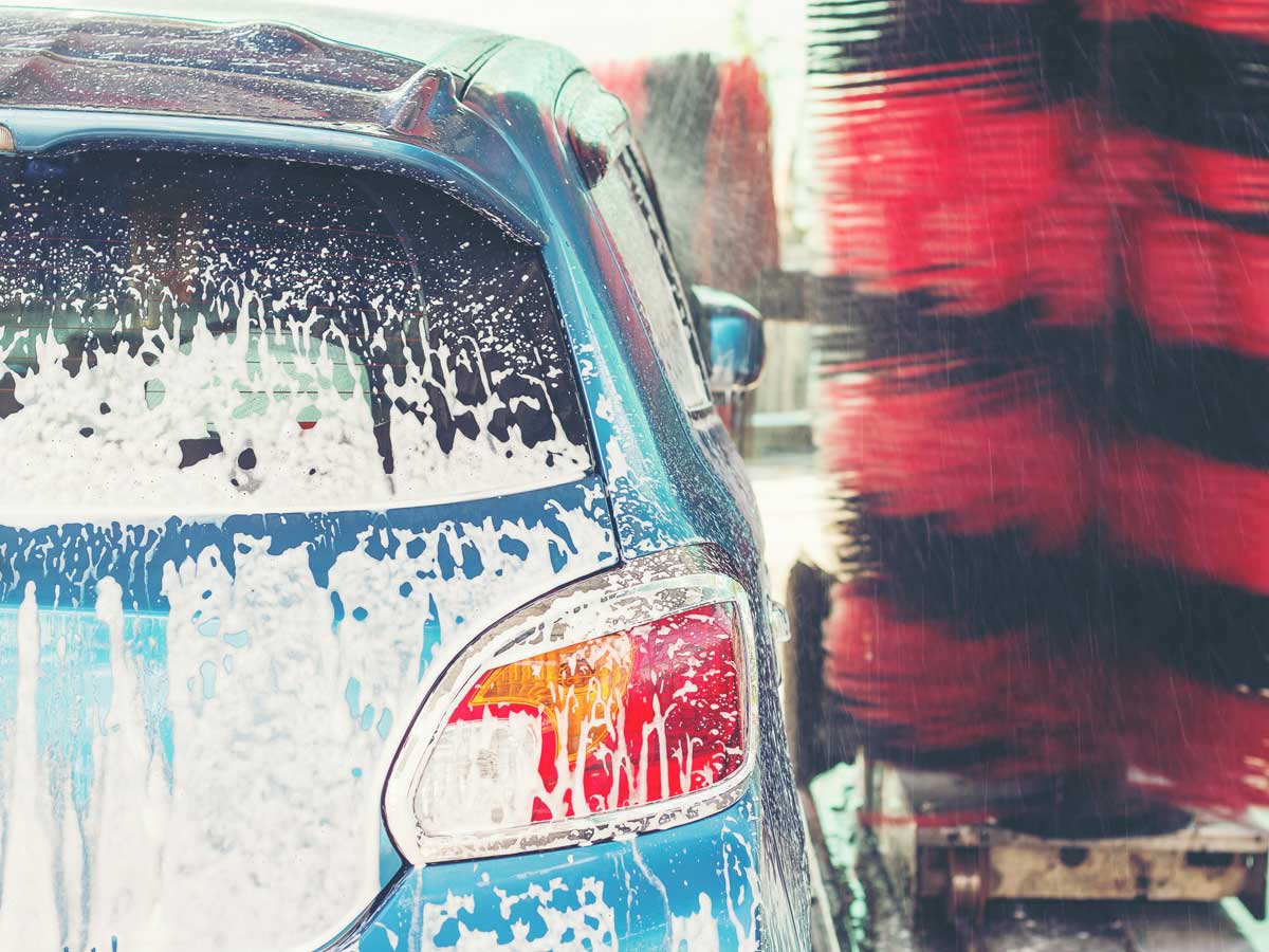 ¿Se puede meter un coche eléctrico en un túnel de lavado?