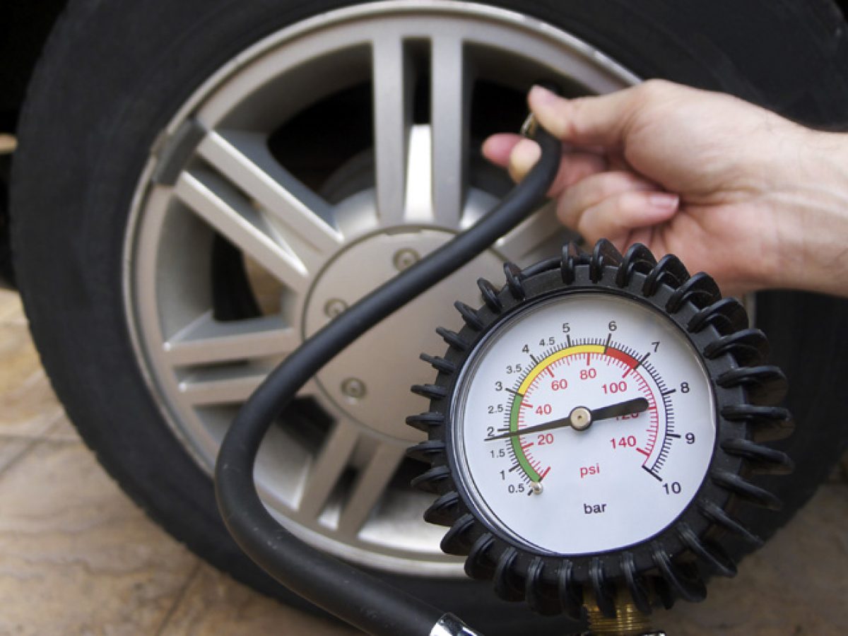 La DGT lanza cinco consejos para ahorrar gasolina, mientras decimos adiós a los descuentos 3 Motor16 Correcta presión de las ruedas