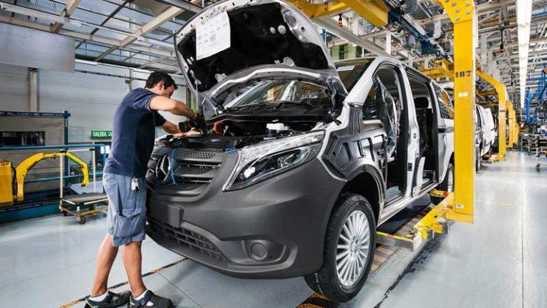 Mercedes-Benz anuncia paros de producción en su fábrica de Vitoria