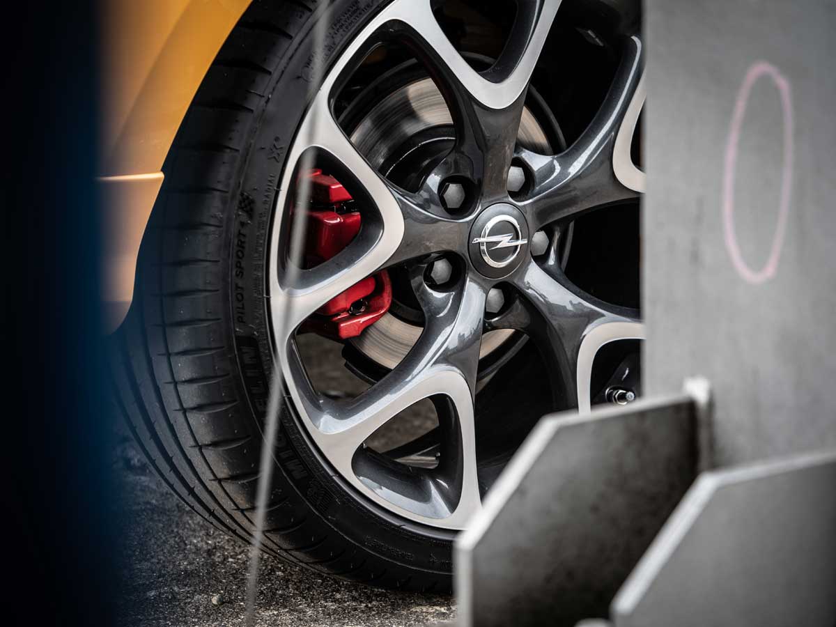 Conducimos el Opel Corsa GSi, tu primer deportivo