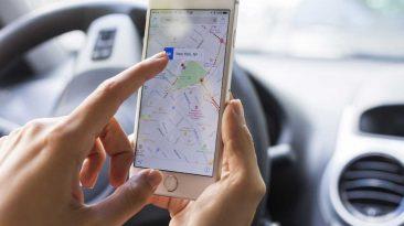 El 44% de los padres usa el móvil en el coche aunque viaje con sus hijos