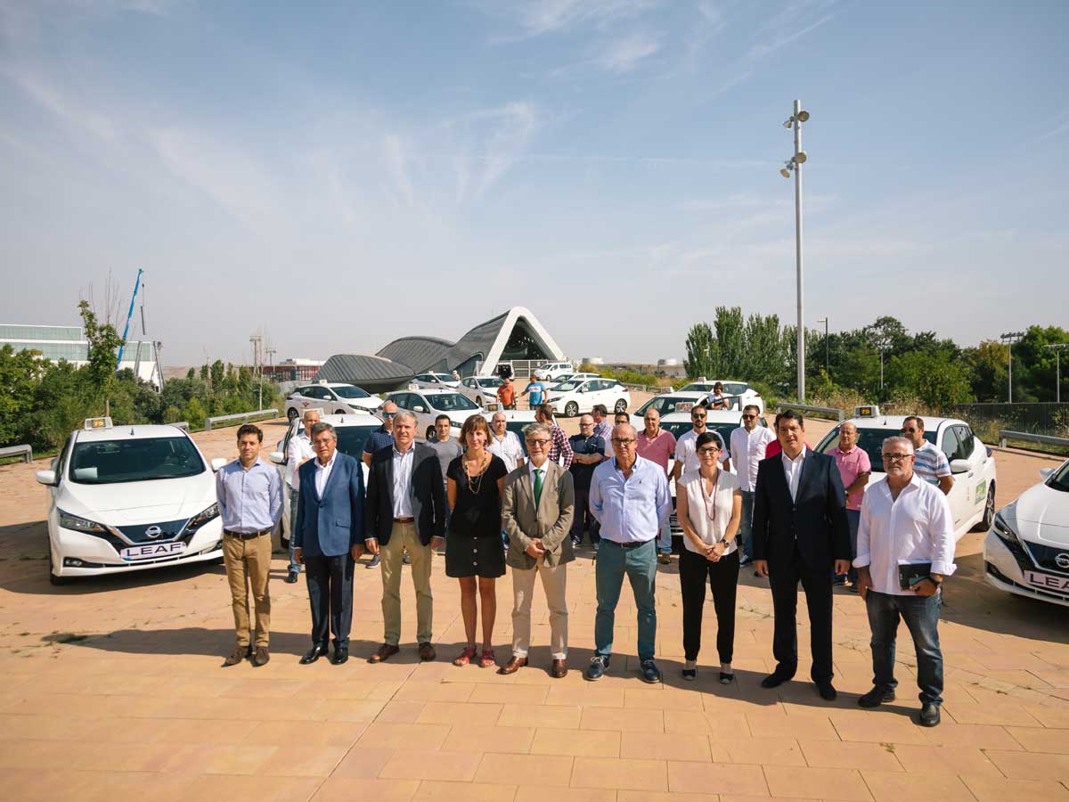 Zaragoza se pasa al taxi eléctrico
