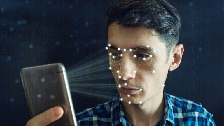 Huellas y reconocimiento cara para arrancar coche