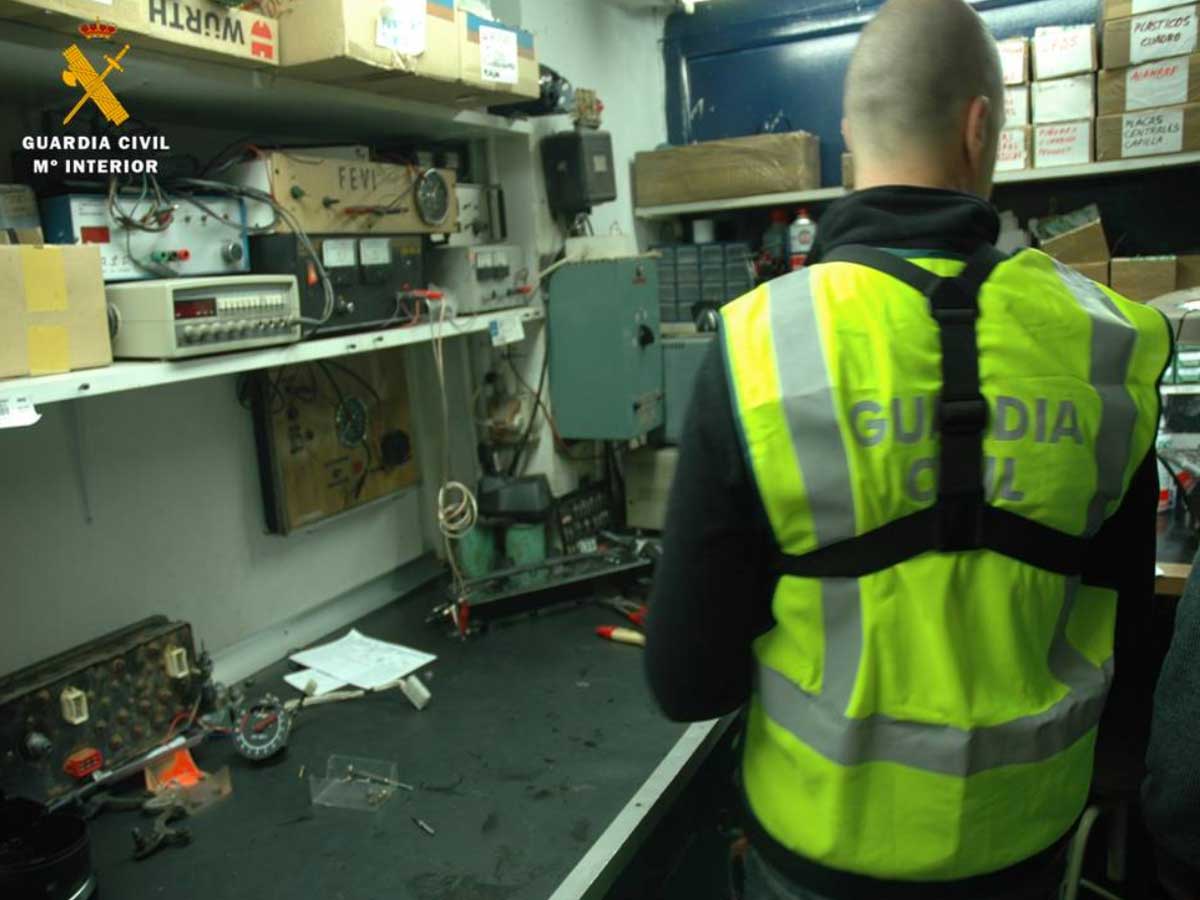 Macrooperación policial: más de 100 detenidos por manipular cuentakilómetros