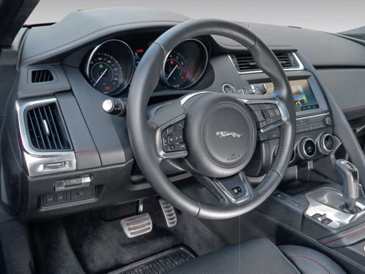 Enemigos íntimos: Jaguar E-Pace vs. Volvo XC40, a prueba