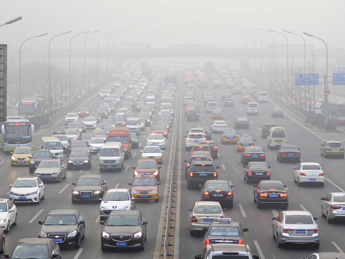 ¿Por qué cuando llueve hay más atascos en las ciudades?
