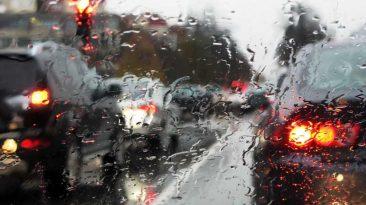 ¿Por qué cuando llueve hay más atascos en las ciudades?