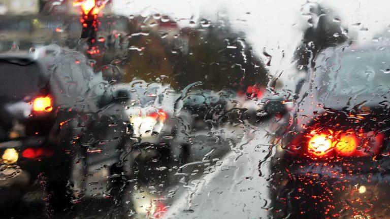 ¿Por qué cuando llueve hay más atascos en las ciudades?