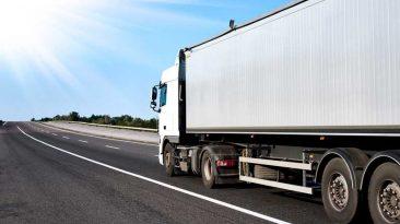 Camiones camuflados para vigilar el uso del móvil, la última idea de la DGT