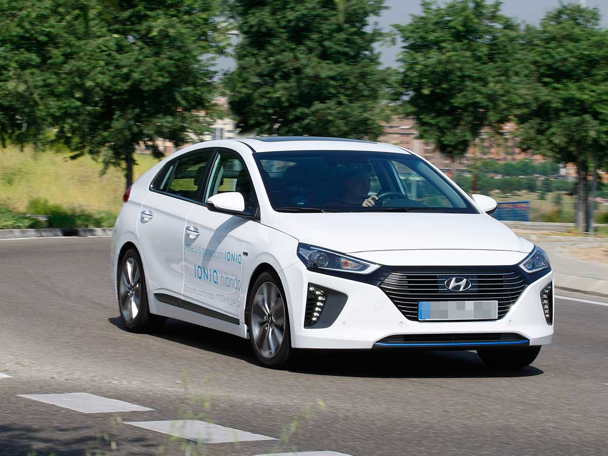 comparativa hyundai ioniq hibrido vs. seat león gnc