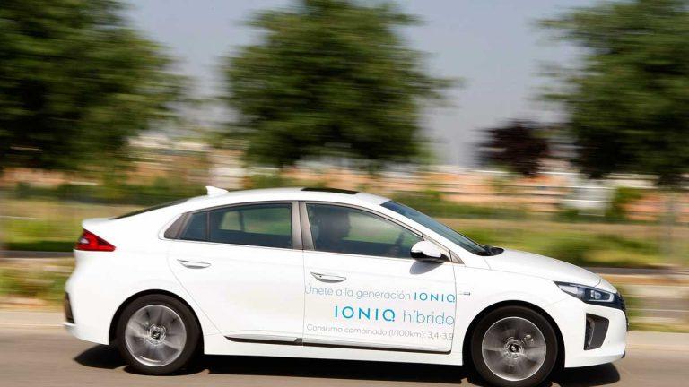 comparativa hyundai ioniq hibrido vs. seat león gnc