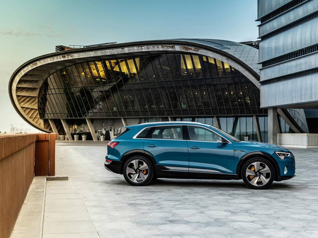 prueba Audi e-tron lateral