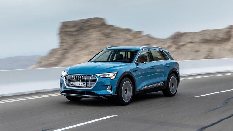 prueba Audi e-tron azul