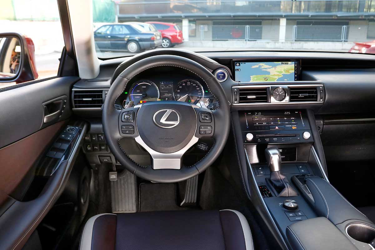 bmw 330e lexus is 300h