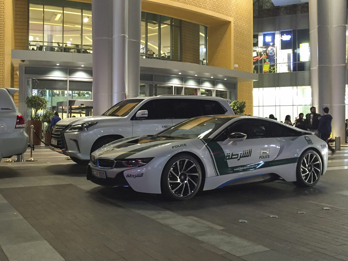 BMW i8 Policía Dubai