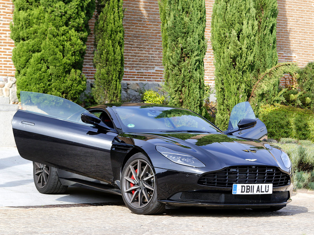 Aston Martin DB11