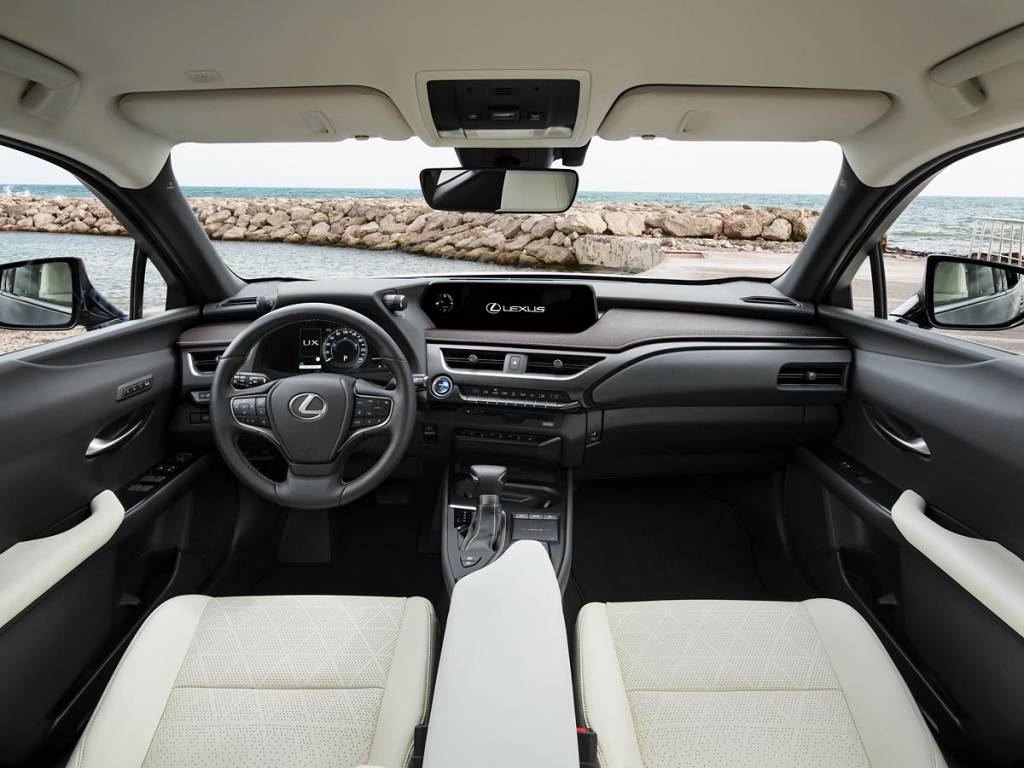 Lexus UX 250h interior