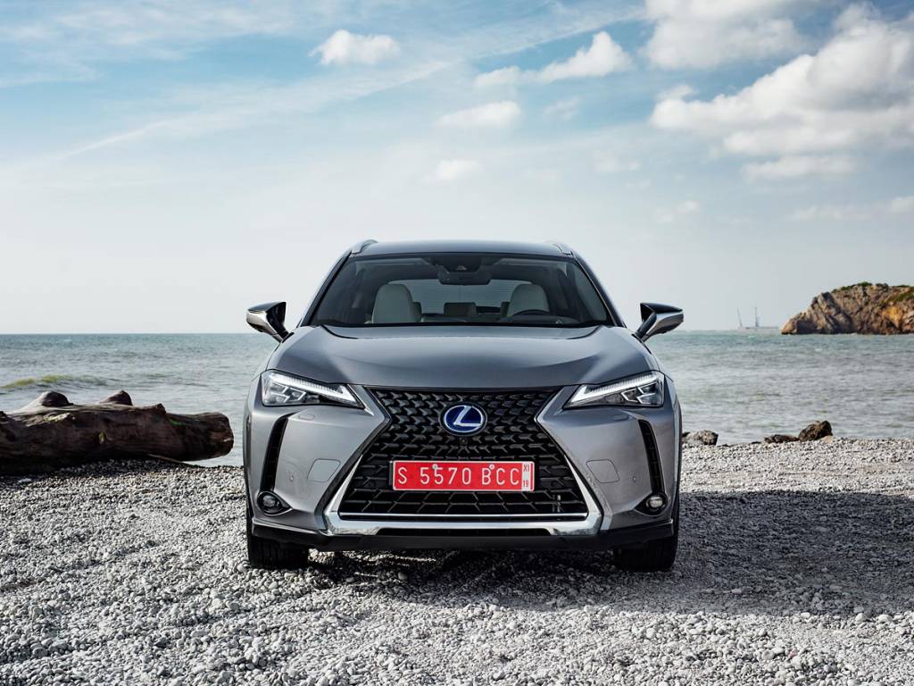 Lexus UX 250h frontal