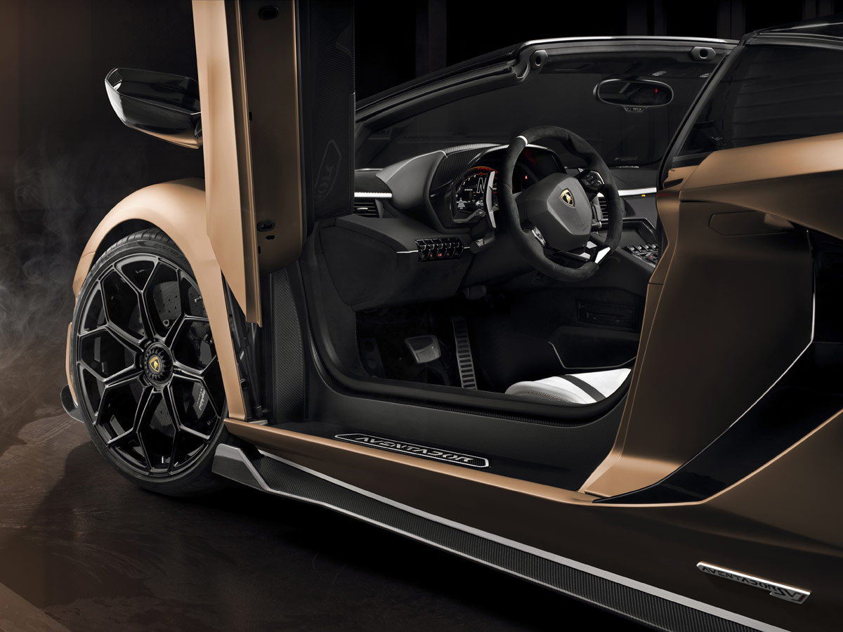 Lamborghini Aventador SVJ Roadster