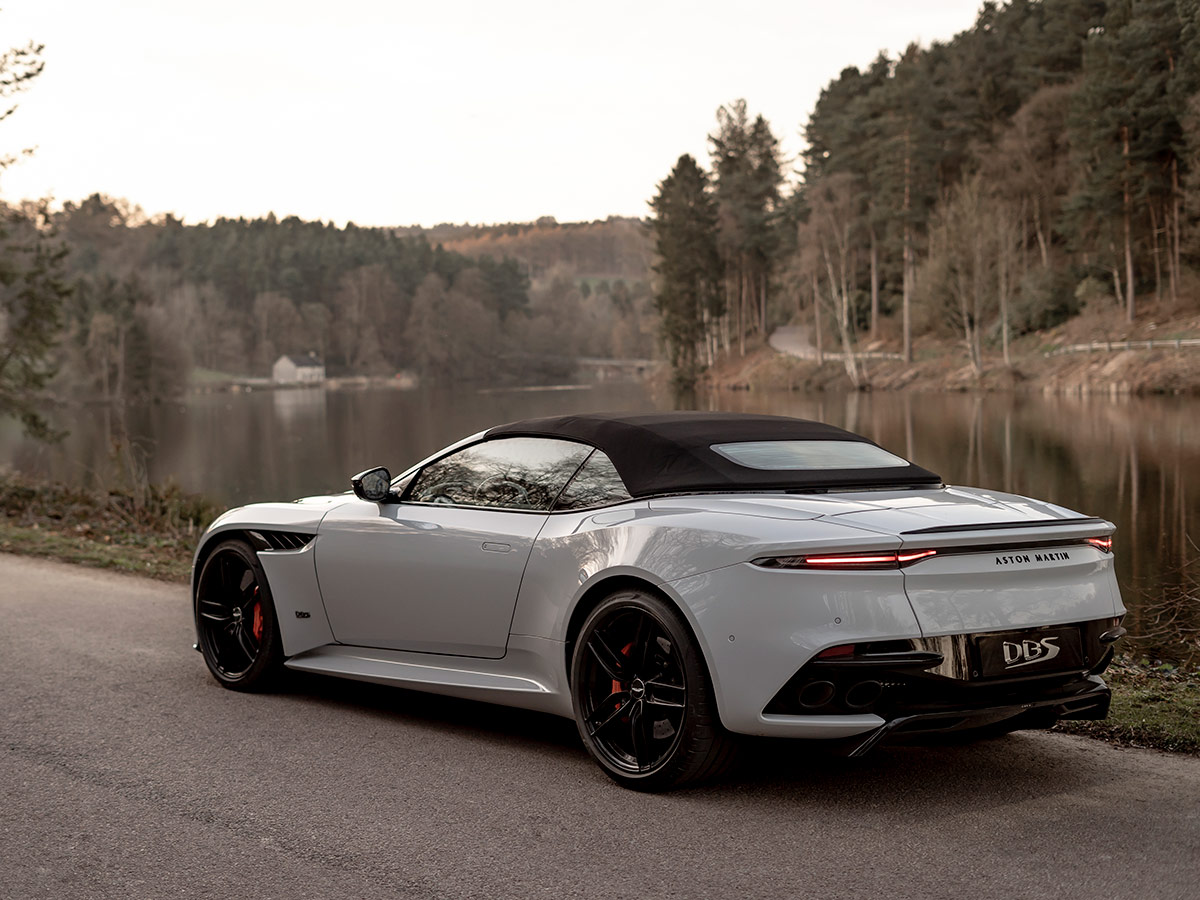Aston Martin DBS Superleggera Volante
