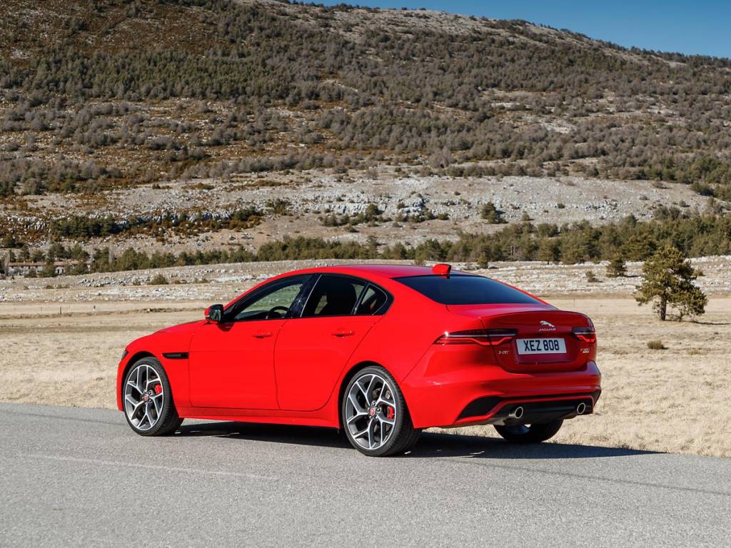 trasera Jaguar XE