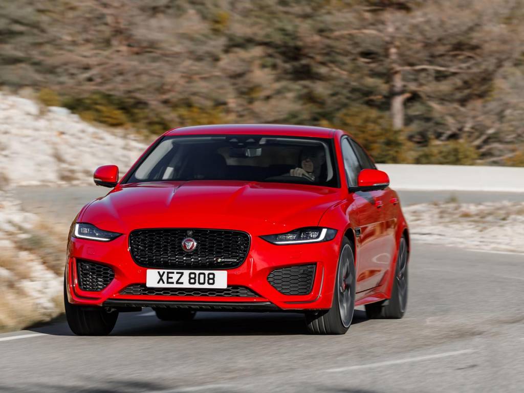 curva Jaguar XE 2019