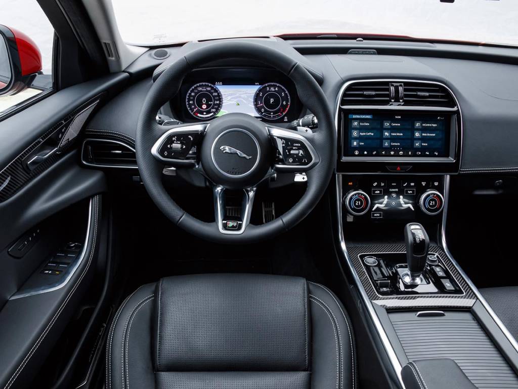 interior Jaguar XE 2019