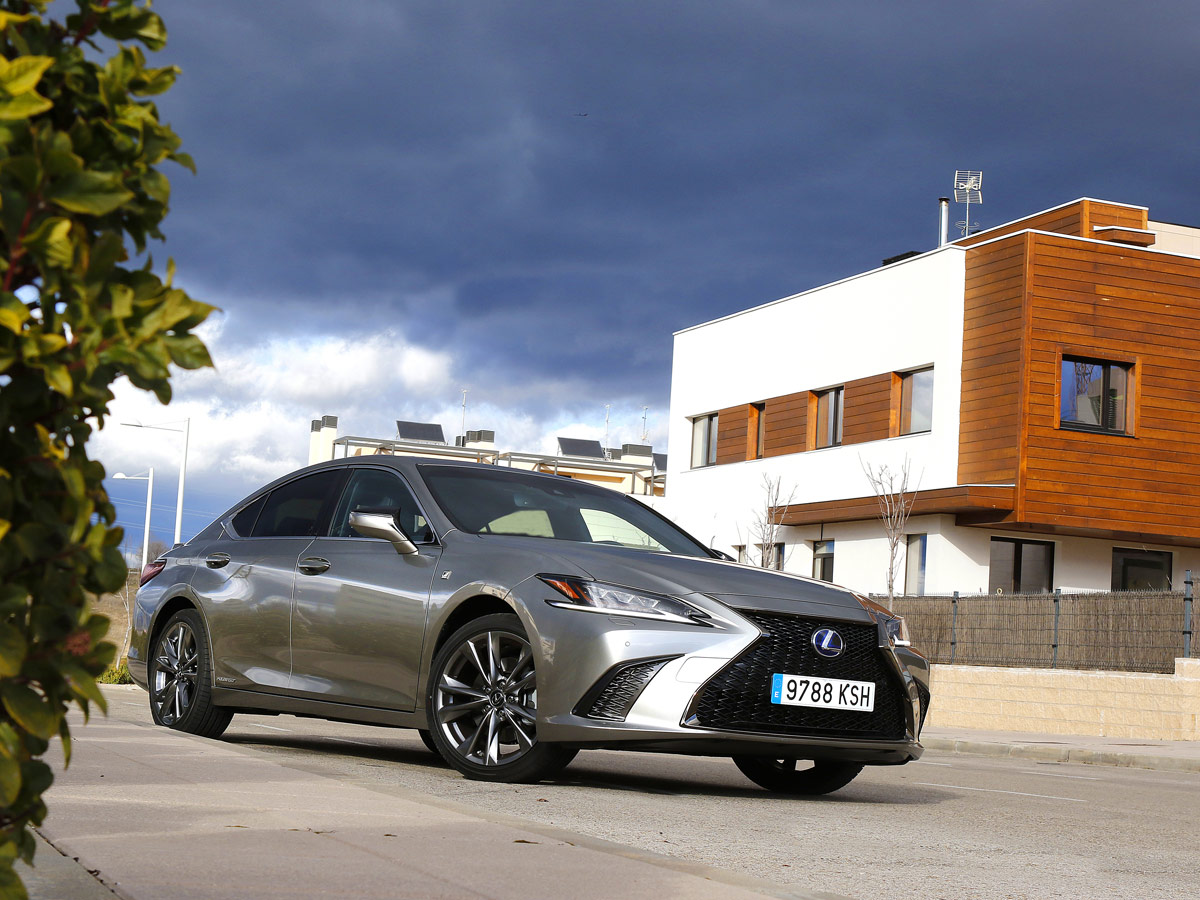 Lexus ES 300h F Sport 2019