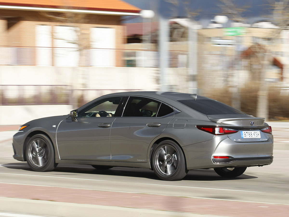 Lexus ES 300h F Sport 2019