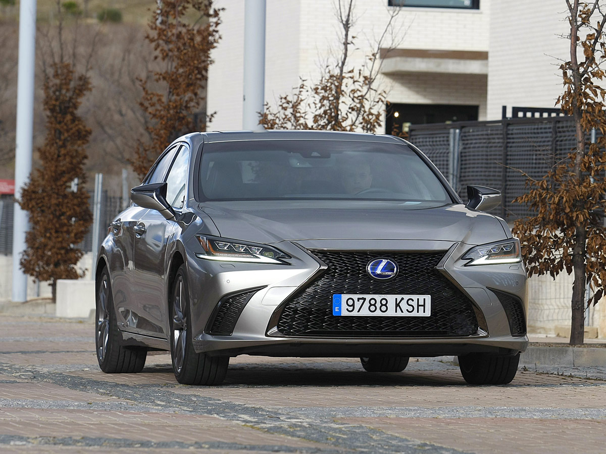Lexus ES 300h F Sport 2019