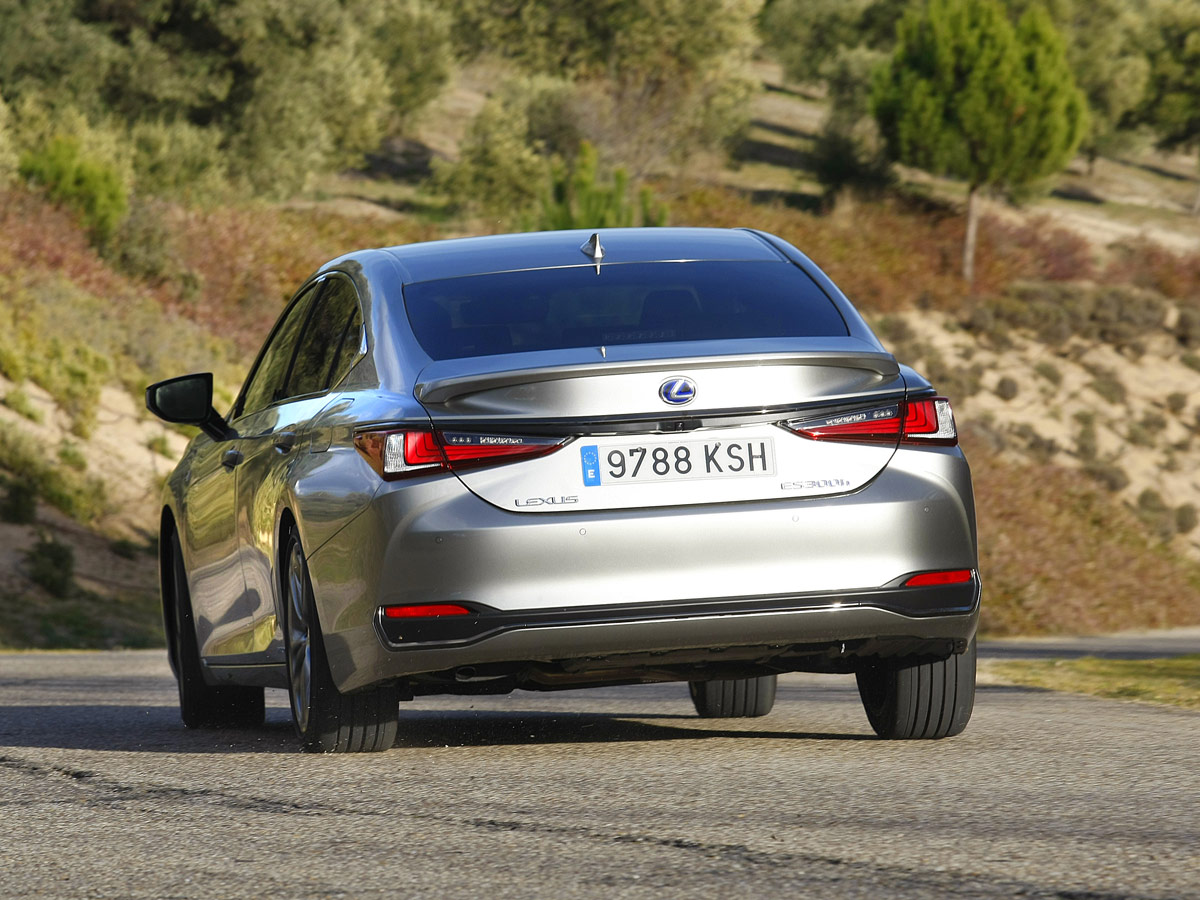 Lexus ES 300h F Sport 2019