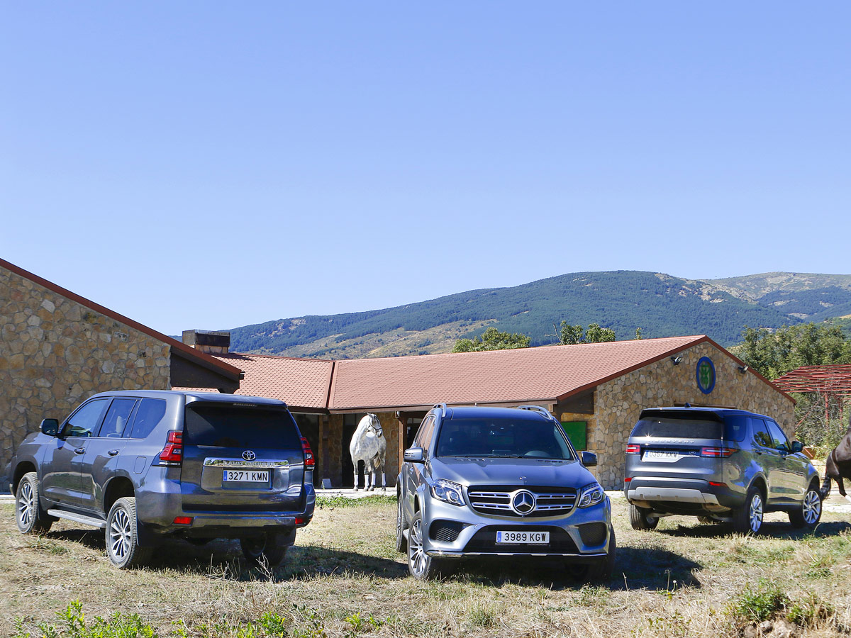 Comparativa Toyota Land Cruiser vs Mercedes-Benz GLS vs Land Rover Discovery
